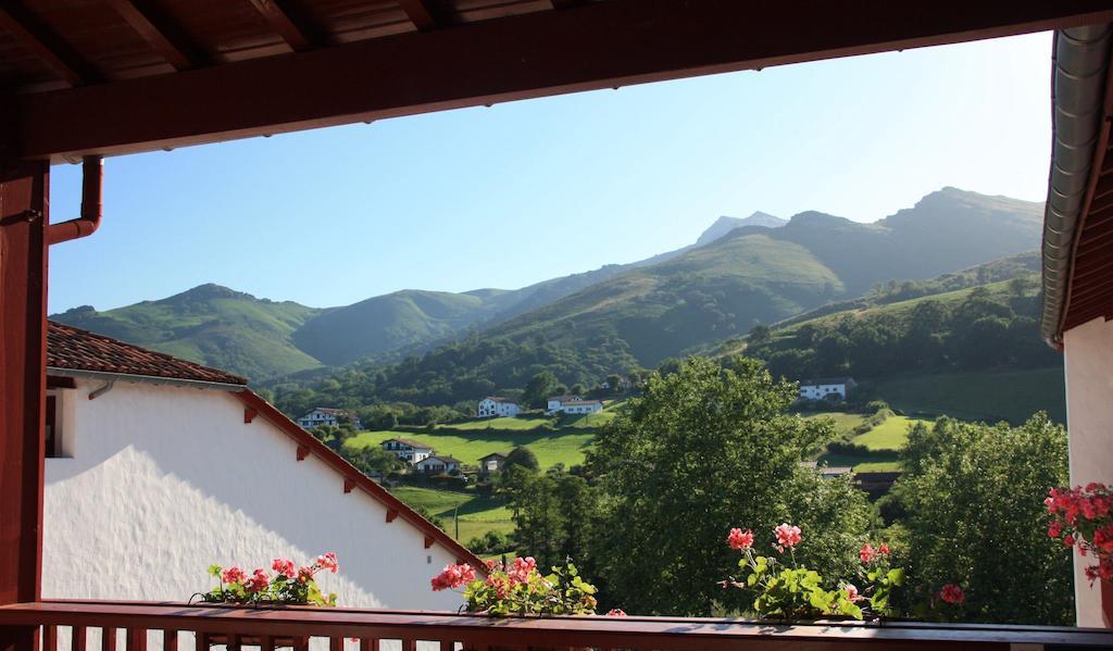 Vvf Pays Basque Sare La Rhune Zimmer foto
